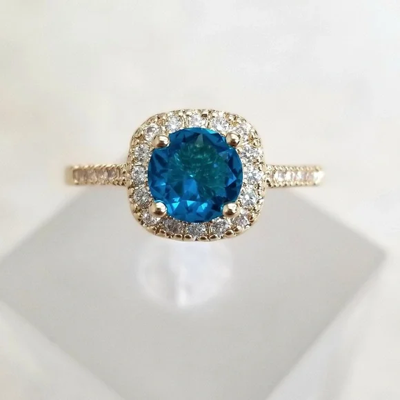 18k Topaz Ring - Picture 2 of 8